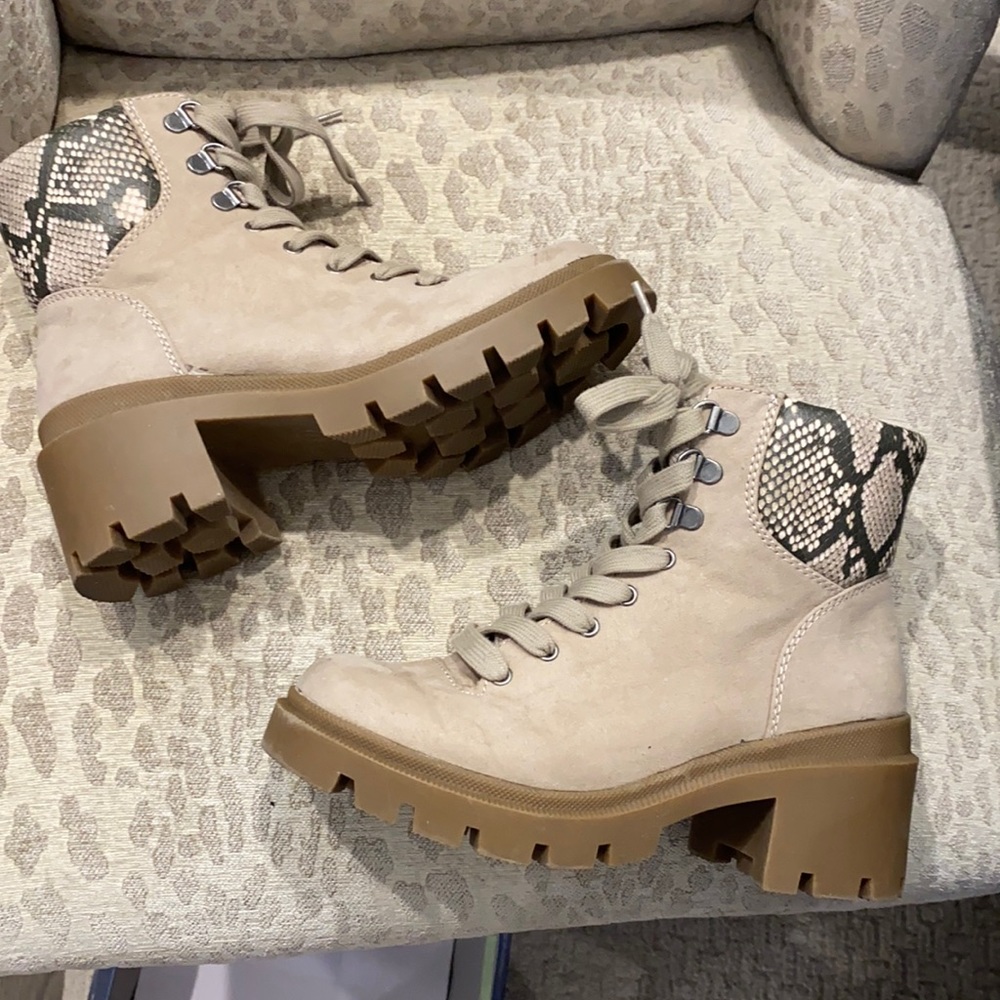 Universal Thread Boots - image 1